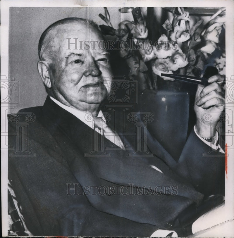 Load image into Gallery viewer, 1953 Press Photo Former President Herbert Hoover on 79th birthday - neo19113
