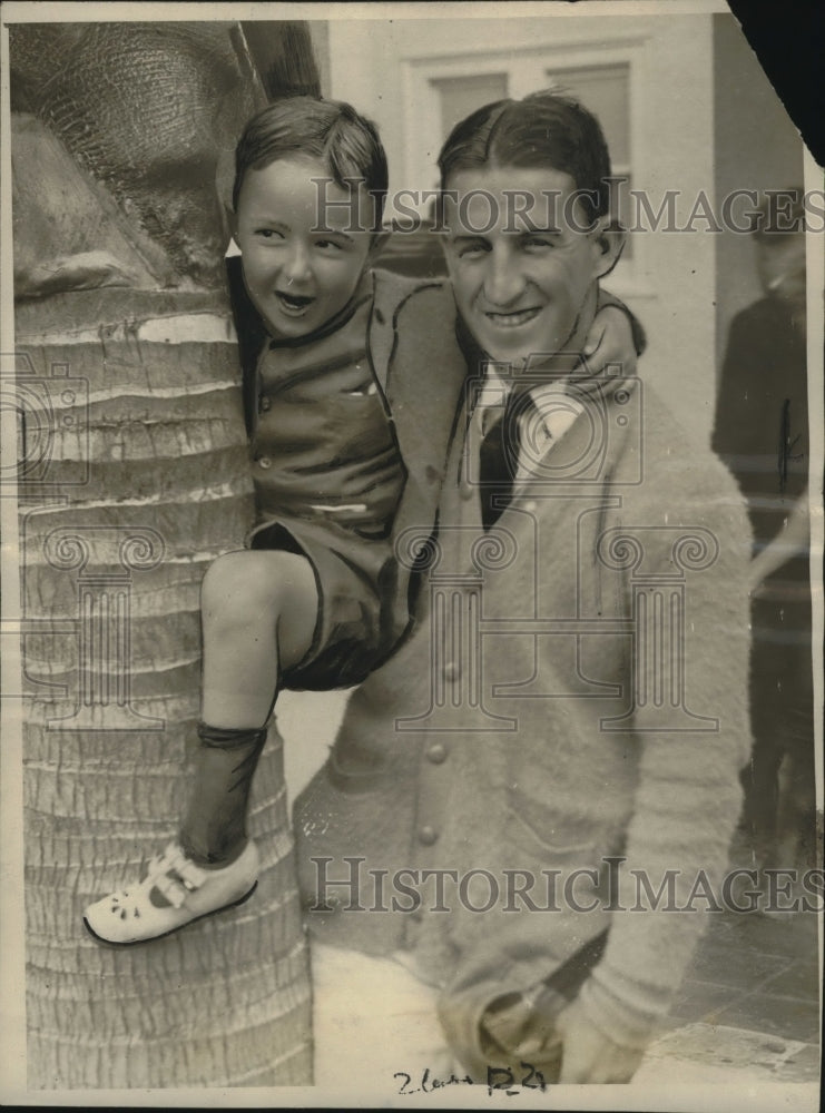 1923 Press Photo Ned McLean Million dollar boy climbs tree with Jerry Murphy