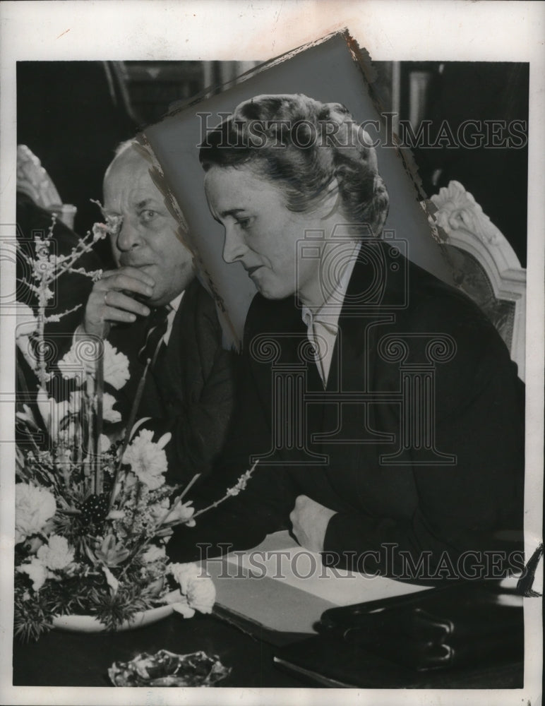 1956 Press Photo Holland Cabinet Minister Dr NAM Klompe & IC Staf - neo19210
