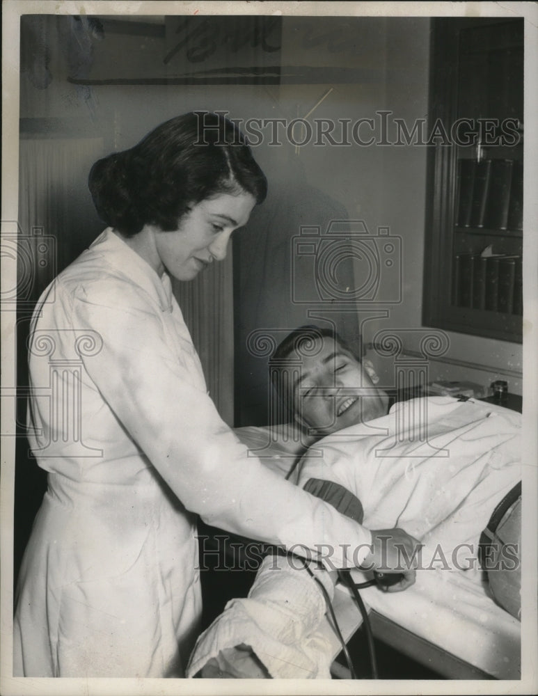 1952 Press Photo B. Whitman Dennison donates to St. Joseph Hospital Eileen Page