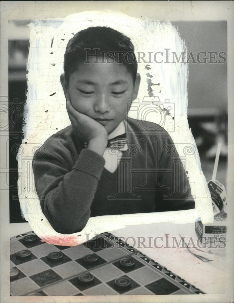 1958 Press Photo Lee Paladino plays checkers - neo19328