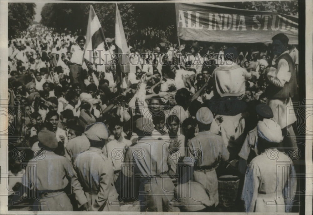 1959 Press Photo 3,000 Indian Students Protest Outside Chinese Embassy
