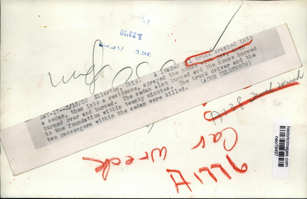 1950 Press Photo Ellerton, OH- Loaded Oil Truck Crashes Into Sedan, Burns House