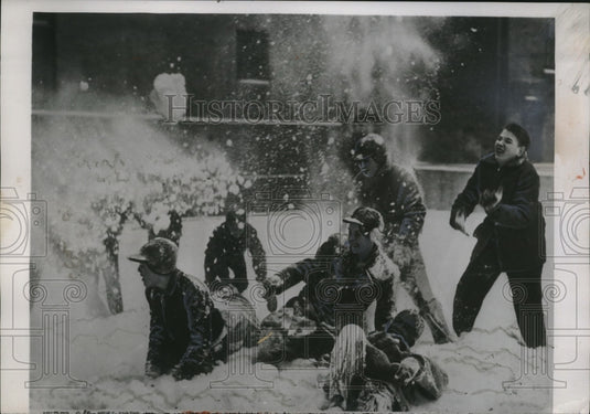 1955 Press Photo NY Joan of Arc Junior High School Kids Playing in Snow