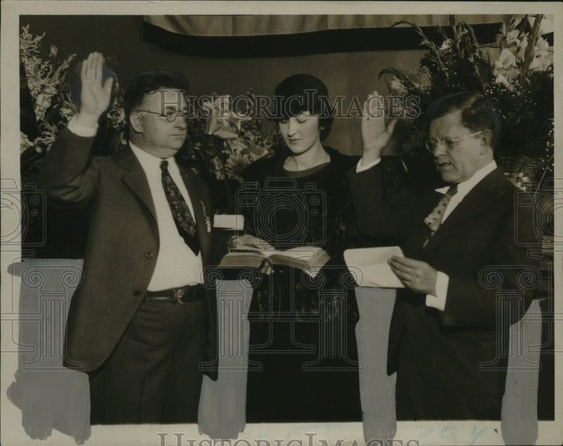 Load image into Gallery viewer, 1933 Press Photo Judge Leon Kujanski, Wife, &amp; Judge Manuel Levine - neo19533
