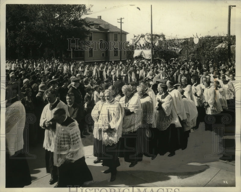 Load image into Gallery viewer, 1930 Press Photo National Eucharistic Congress Service - neo19562
