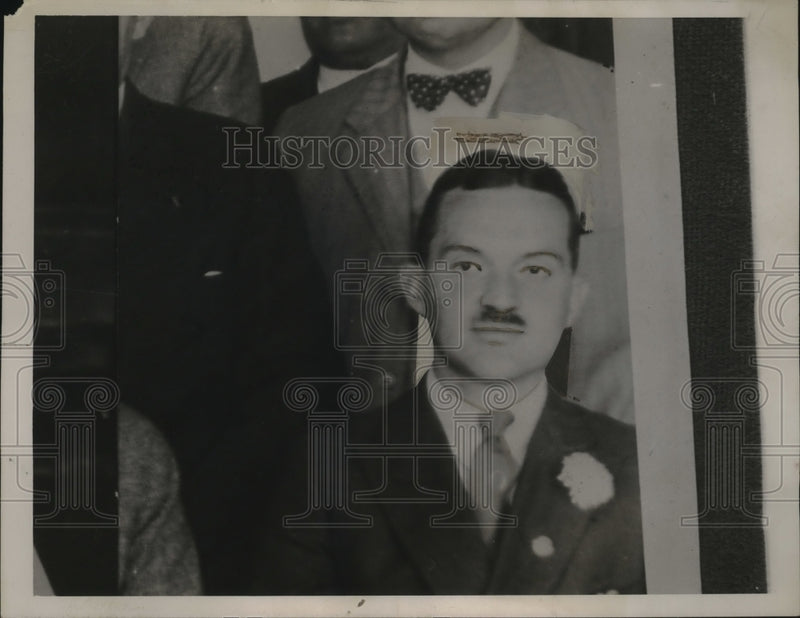 Load image into Gallery viewer, 1938 Press Photo Alfred Phillips &amp; other men at a meeting - neo19611
