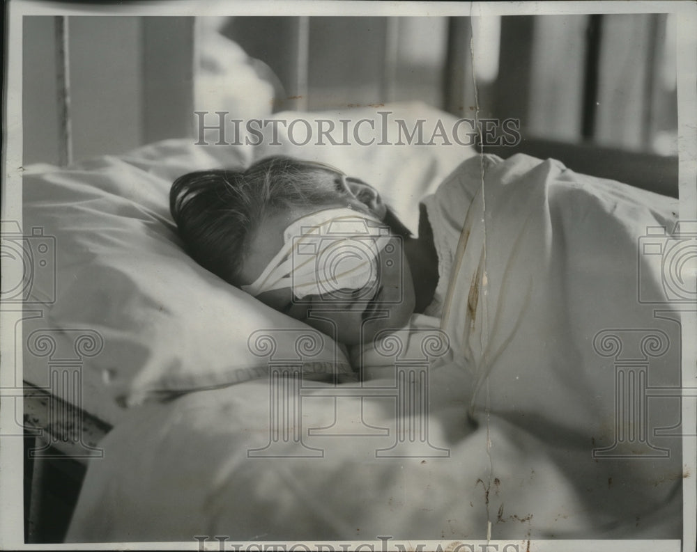1934 Press Photo Veronica Drabik in Hospital After Playmate John Powko Shot Her