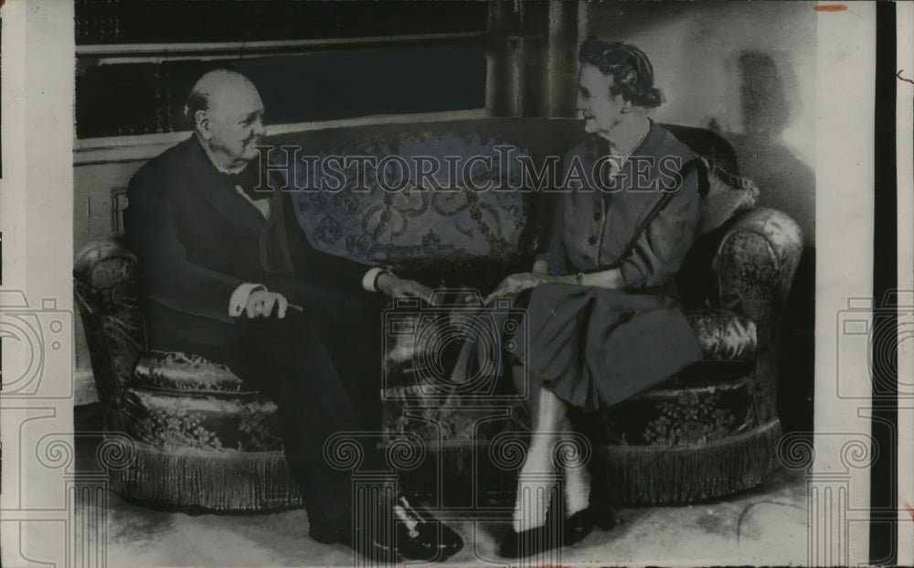 1956 Press Photo Official Birthday Portrait of Sir Winston Churchill with Wife