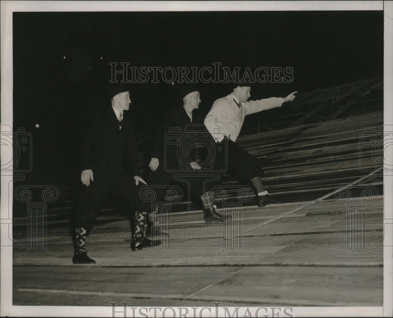 Load image into Gallery viewer, 1937 Press Photo Bertel N. Paaske, Quebec Ski Champion, Ivar Hegge, &amp; Ole Hegge
