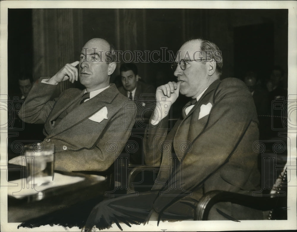 1937 Press Photo Raymond J. Burns & W. Sherman Burns on Stand Before Cmty