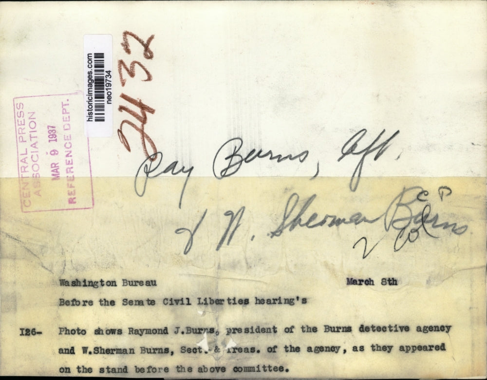 1937 Press Photo Raymond J. Burns & W. Sherman Burns on Stand Before Cmty
