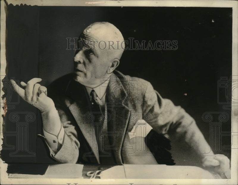 Load image into Gallery viewer, 1933 Press Photo Cap Franz Von Rintelen Denies Spying Allegations of His Family
