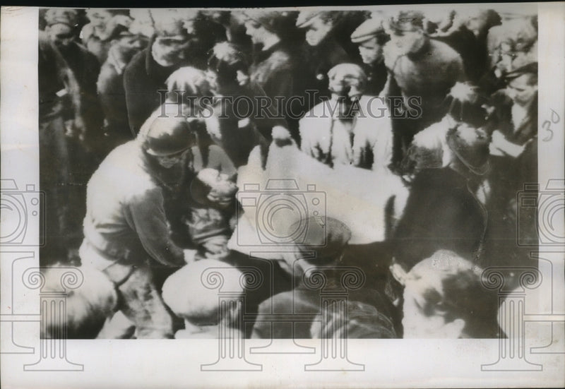 Load image into Gallery viewer, 1950 Press Photo Rescue Workers Carry Away Miner Overcome by Gas in Scotland
