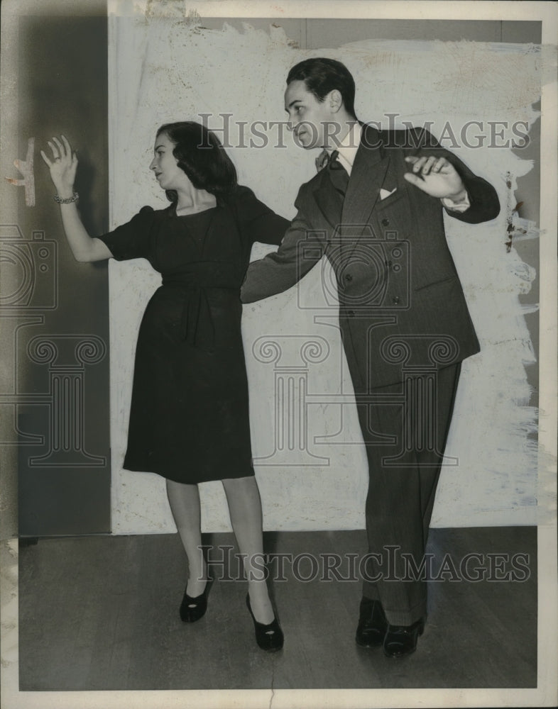 Load image into Gallery viewer, 1939 Press Photo Rumba Dance Break Finish - neo19844
