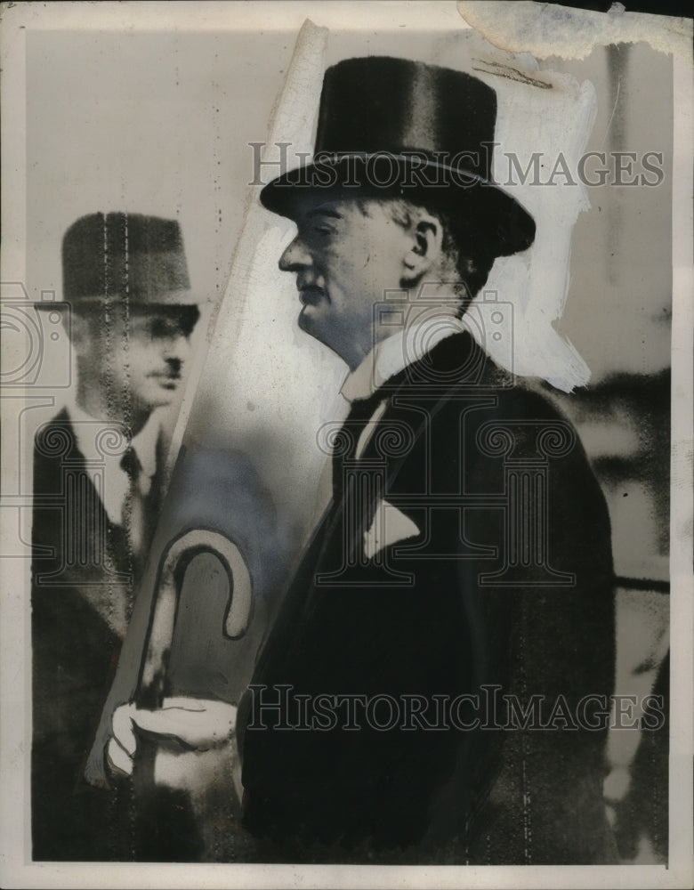 1939 Press Photo Chamberlain Leaves Buckingham After Meeting King George