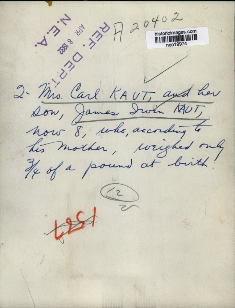 1932 Press Photo Mrs Carl Kaut & son James she says he weighed 3/4 lb at birth