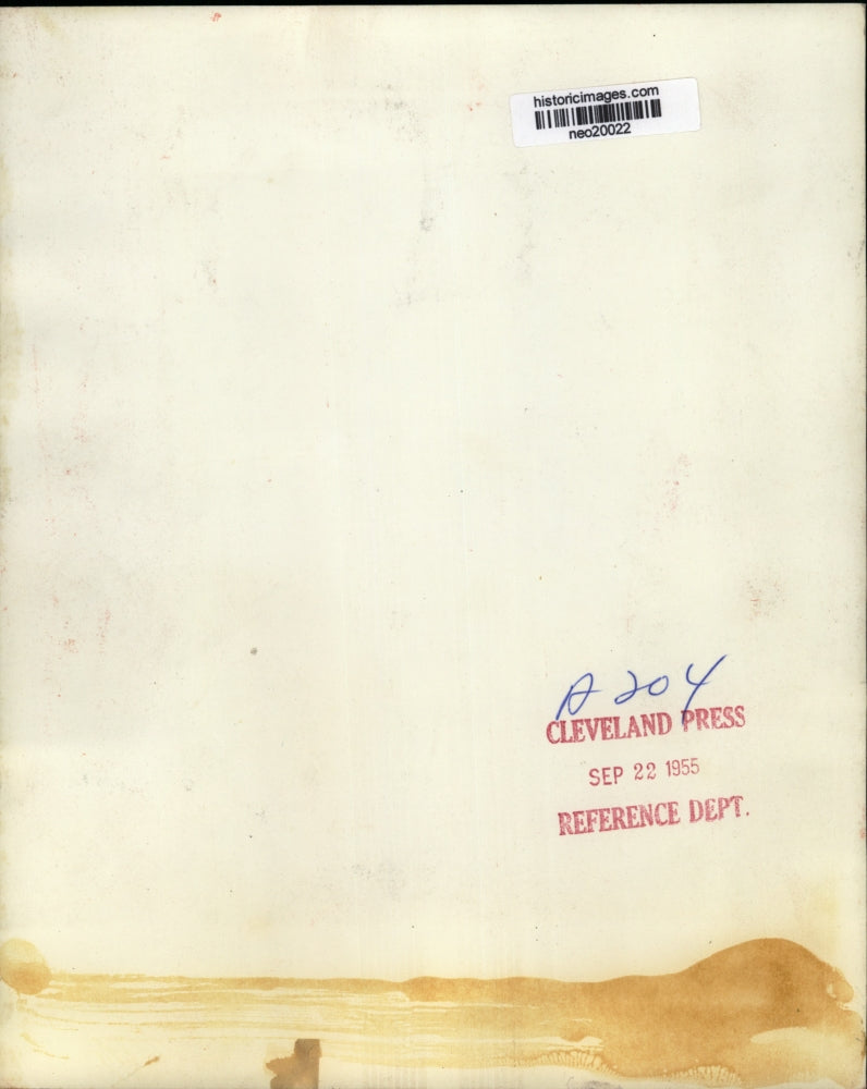 1955 Press Photo A woman planting bulbs in a Cleveland garden - neo20022