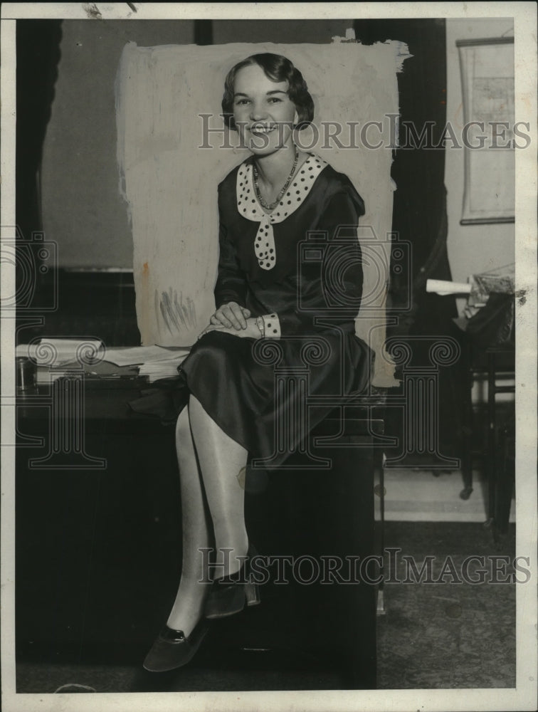 Load image into Gallery viewer, 1930 Press Photo Ruth Elder, First Senate Floor Female Secretary - neo20040
