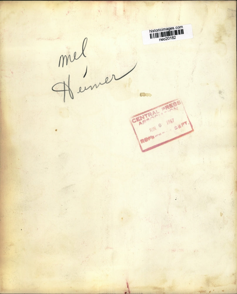 1947 Press Photo Mr Mel Heimer in a business suit - neo20182