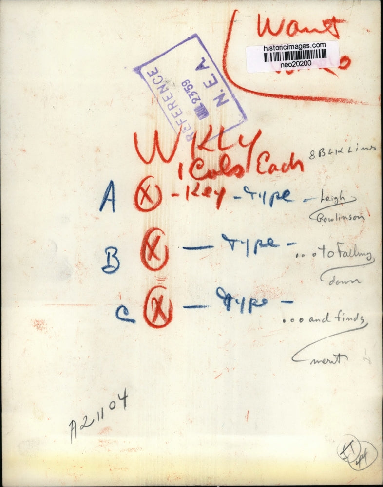 1959 Press Photo Leigh Rowlinson Receives Roller Skates for Her Birthday