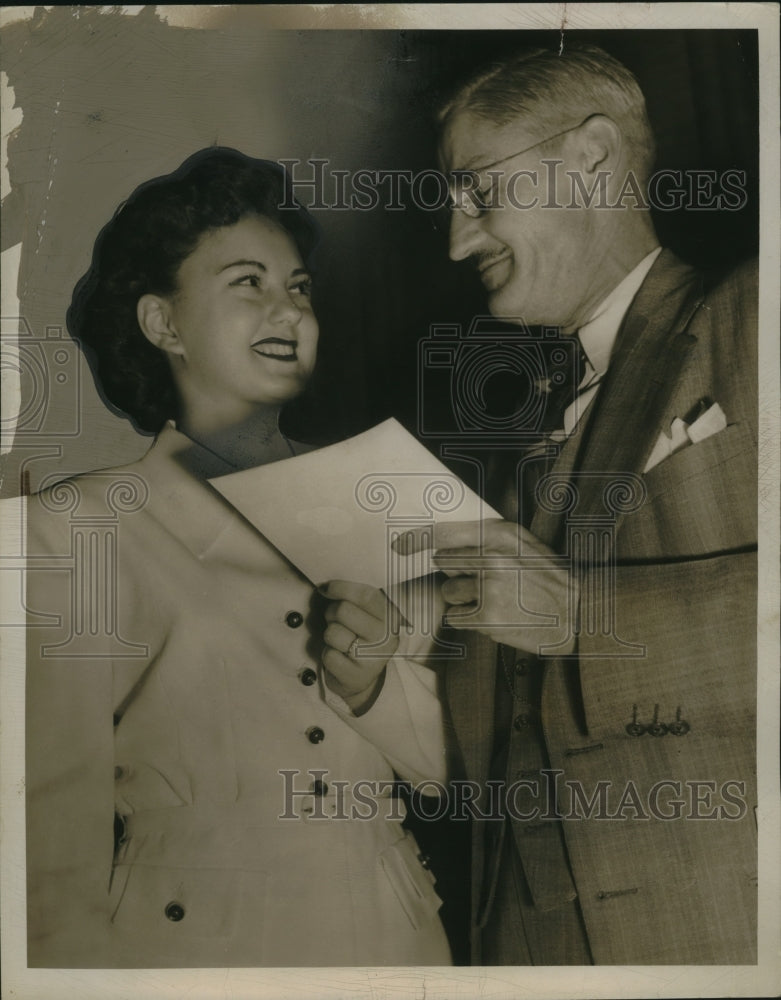 Load image into Gallery viewer, 1949 Press Photo Eleanore Brosek of Collinwood High Receives Certificate
