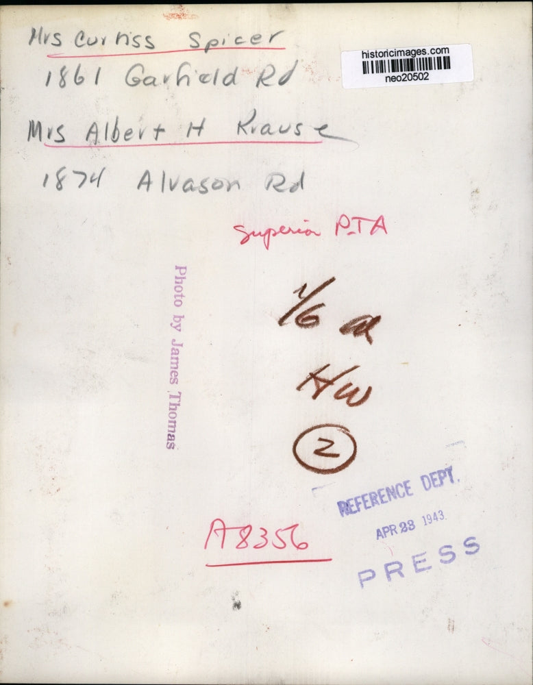 1943 Press Photo Mrs Curtiss Spicer, Mrs Albert H Krause of Superior PTA in Ohio