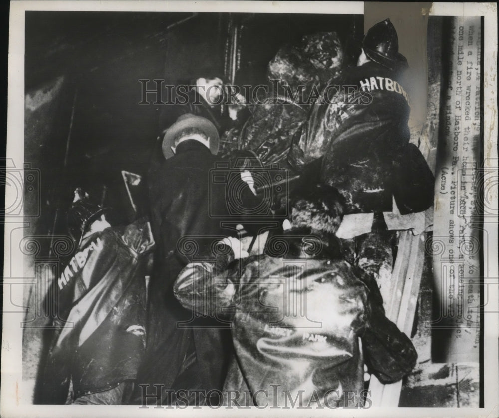 1950 Press Photo Fire Wrecks Pennsylvania Home - neo20649