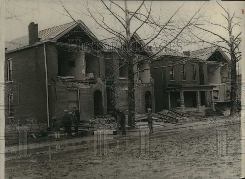 Load image into Gallery viewer, 1928 Press Photo Vacant house in Louisville Kentucky unharmed by tornado

