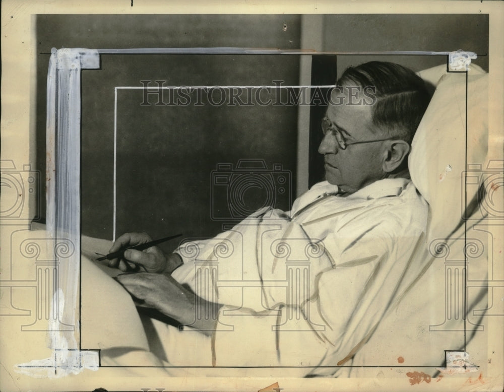 1933 Press Photo Secy of Interior H.L. Ickes in Naval Hospital, Fractured Rib