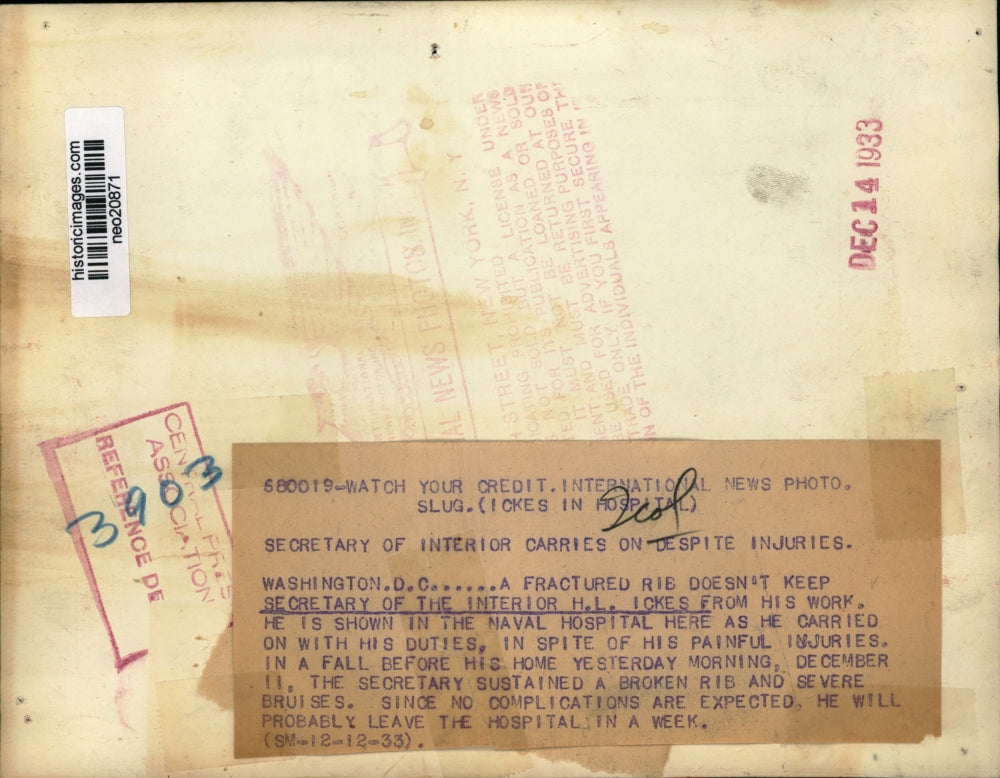 1933 Press Photo Secy of Interior H.L. Ickes in Naval Hospital, Fractured Rib