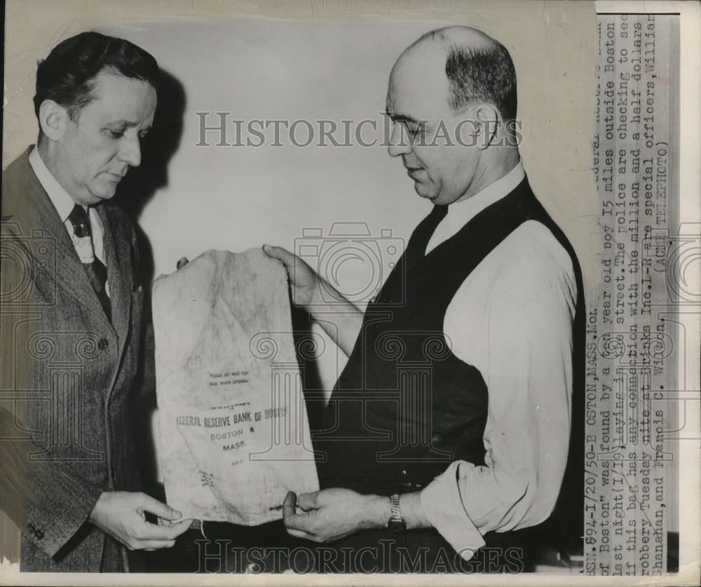 1950 Press Photo Boy Finds Bank Money Bag Potentially Tied to Robbery- Historic Images