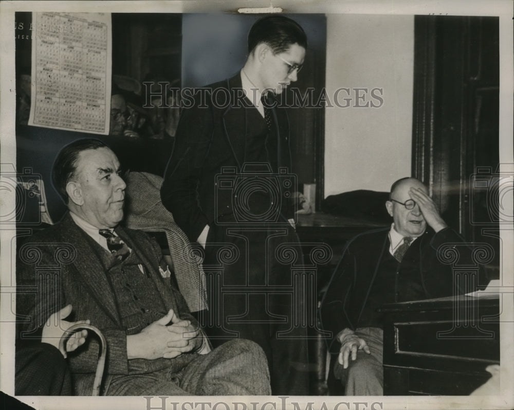 1939 Press Photo Magistrate Frank W. Pilgrim Fines Jude Marion Humphrey