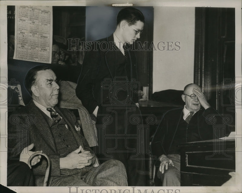 Load image into Gallery viewer, 1939 Press Photo Magistrate Frank W. Pilgrim Fines Jude Marion Humphrey
