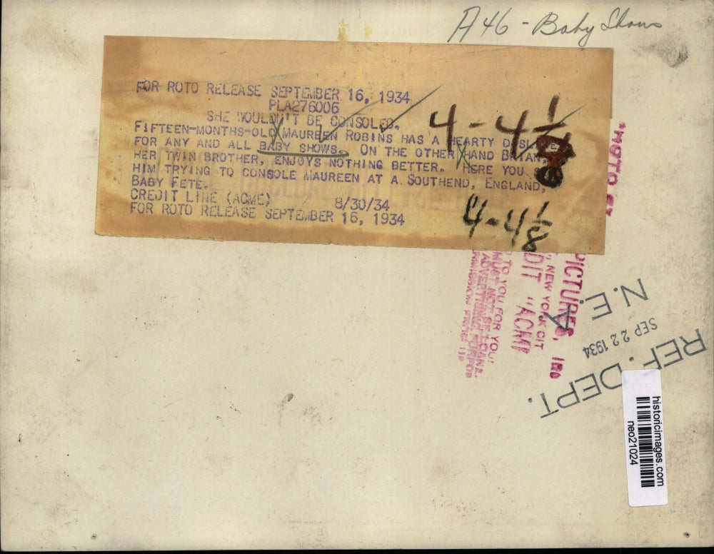 1934 Press Photo Maureen Robins Dislikes Baby Shows Enjoyed by Brother Brian