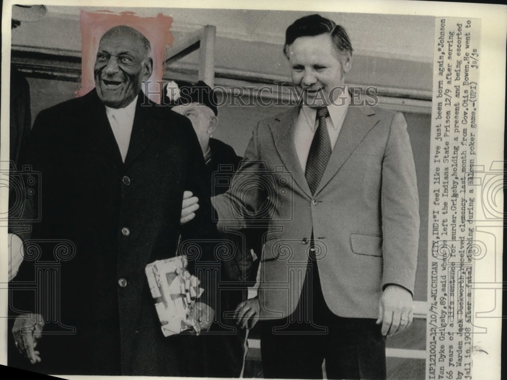 1974 Press Photo Johnson Van Dyke Grigsby Leaves Prison on Clemency - neo21034