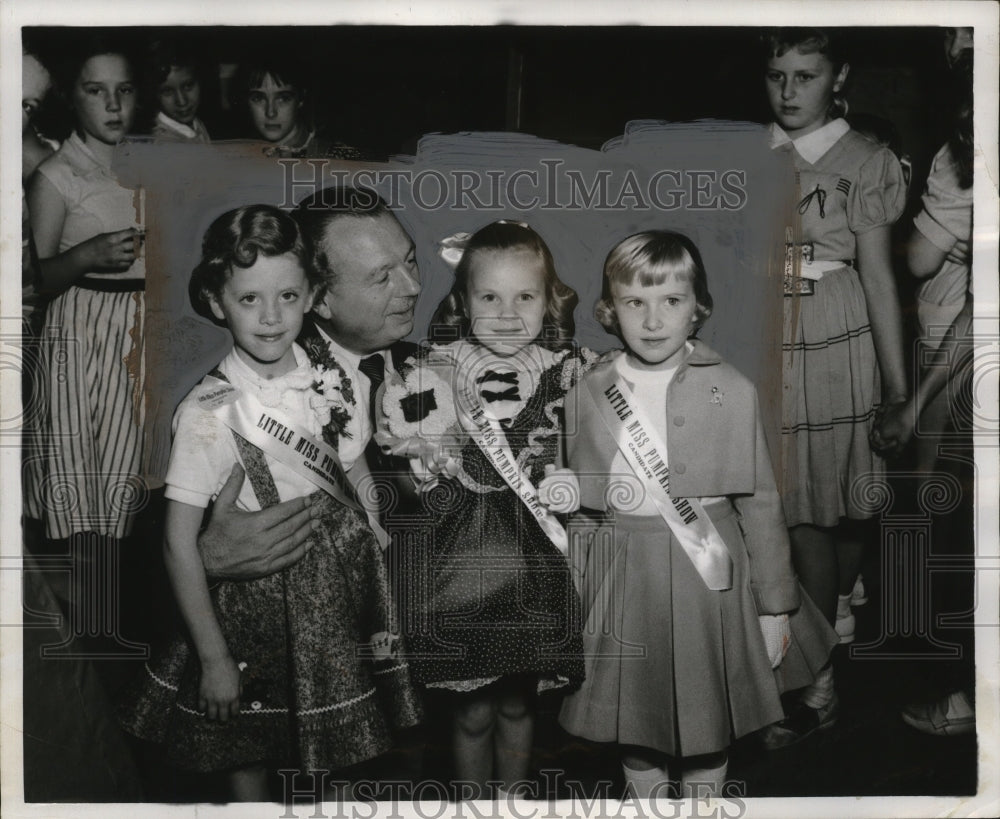 1956 Press Photo Mike DiSalle at Pumpkin Festival - neo21050