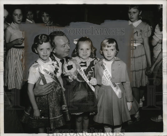 1956 Press Photo Mike DiSalle at Pumpkin Festival - neo21050