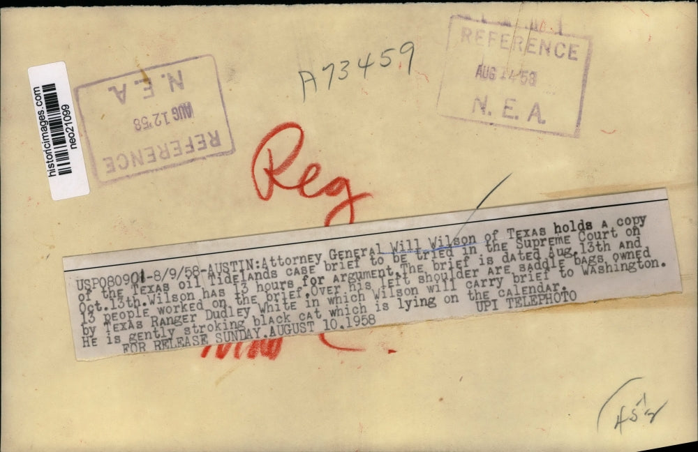 1958 Press Photo Atty Gen. Will Wilson holding Texas Oil Tidelands case breifing