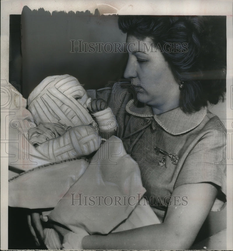 Load image into Gallery viewer, 1954 Press Photo Mrs. Carleene Chavez Holds Her Burn-Injured Infant, Randy
