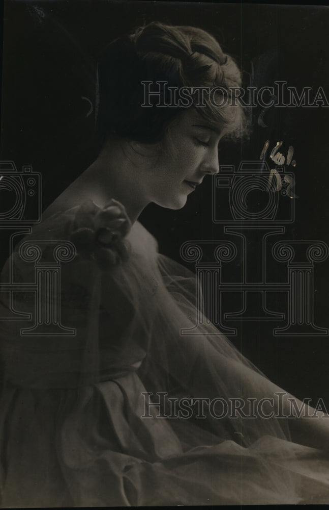 1921 Press Photo Mrs. George Oyster Wife of Millionaire horseman - neo21443