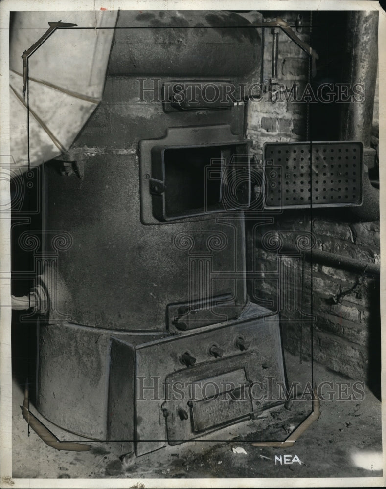 1928 Press Photo Furnace where body of Miss Anaak was found - neo21449