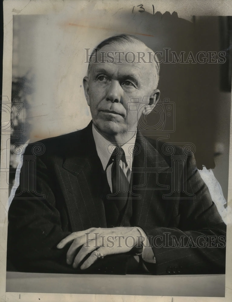 Load image into Gallery viewer, 1947 Press Photo Secy of State Gen George Marshall Sits at State Dept Desk
