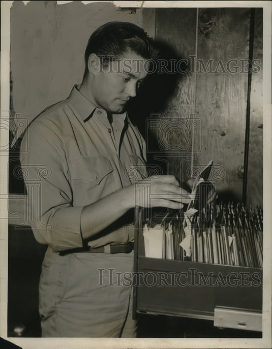 1950 Press Photo Chief Yoeman Tom Hammond - neo21602