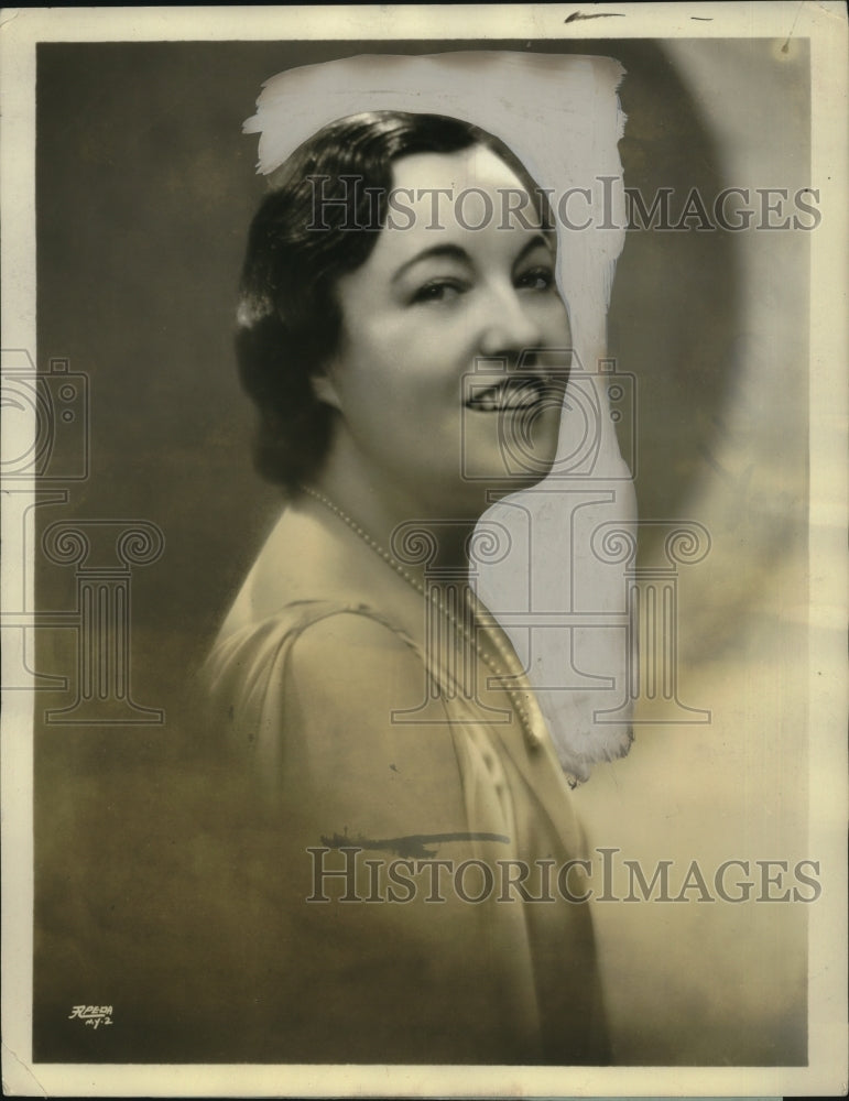 1931 Press Photo Merle Alcock, American Contralto, During Columbia Concerts Prog