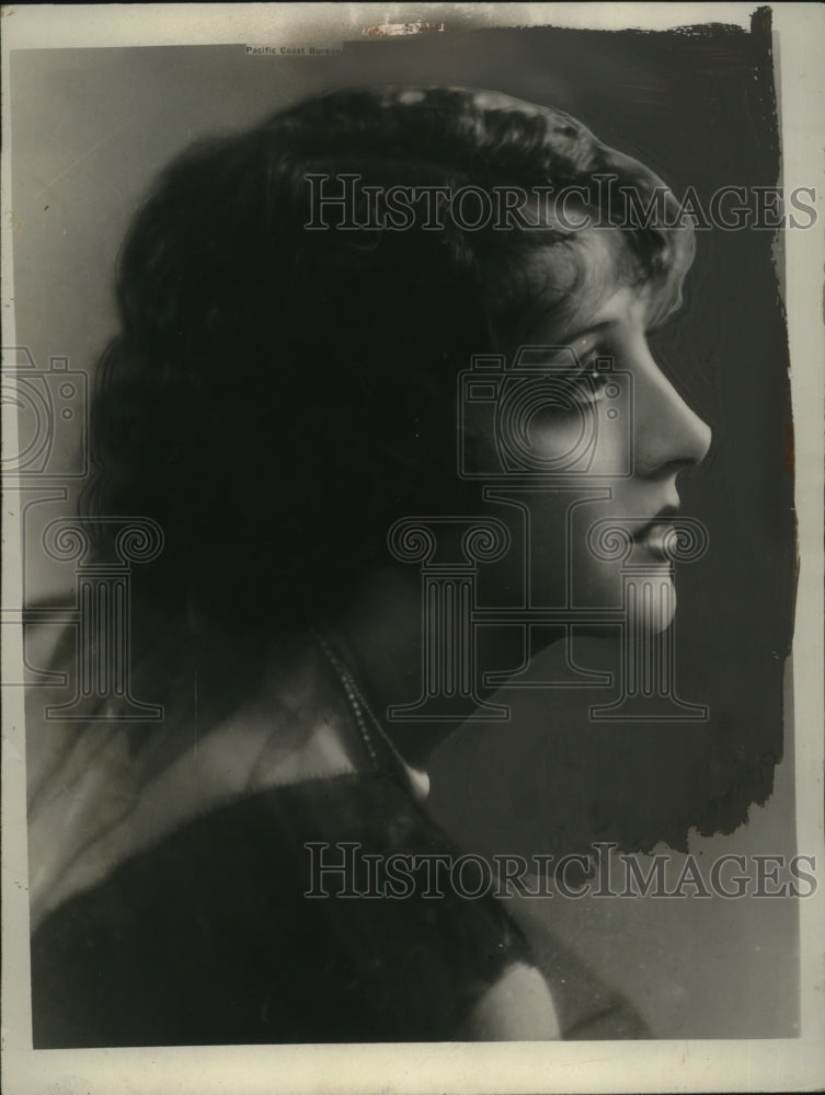 1921 Press Photo Estelle Taylor Shows Style of One of Newer Styles of Long Hair- Historic Images