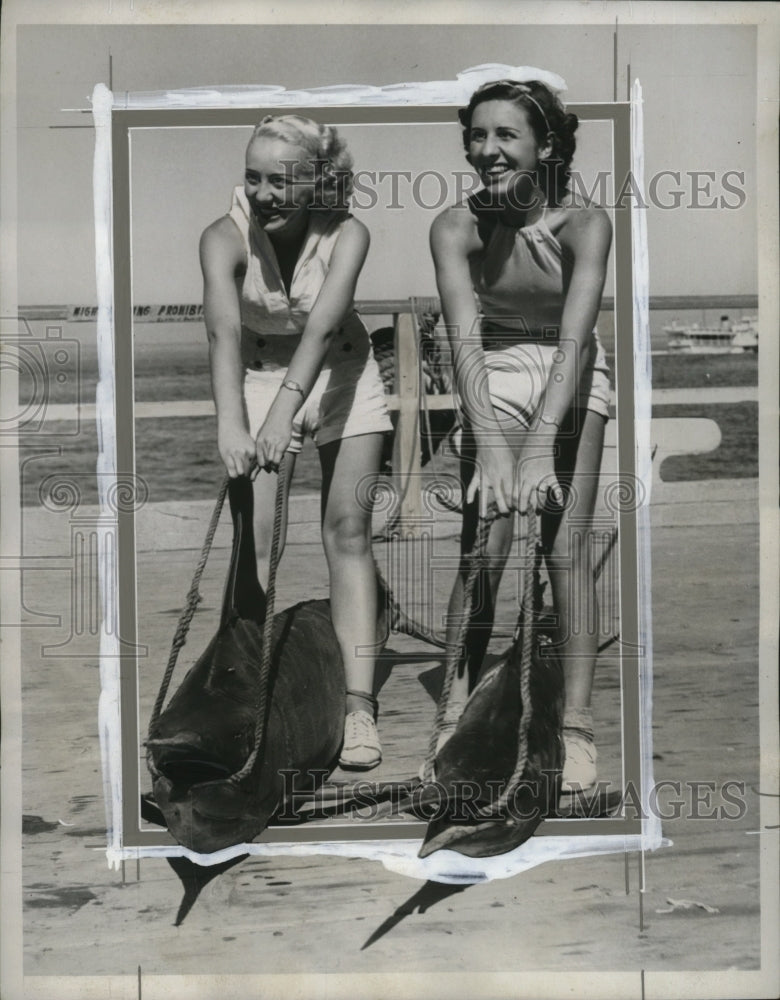1934 Press Photo Peggy Sheridan & Florence Robbey with Marlin Swordfish