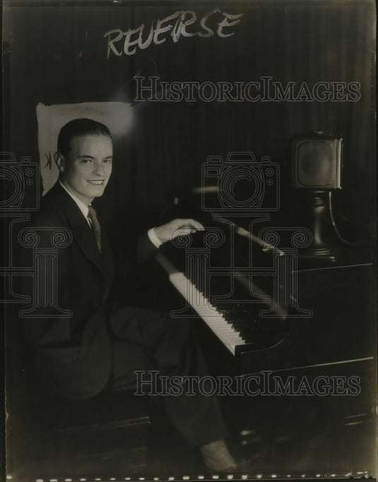 1930 Press Photo Charlie Gerard, WTIC - neo21916