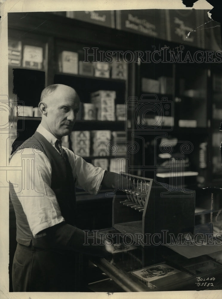1922 Press Photo Sauel Hill Cripple of Tacoma, Washigton - neo21979