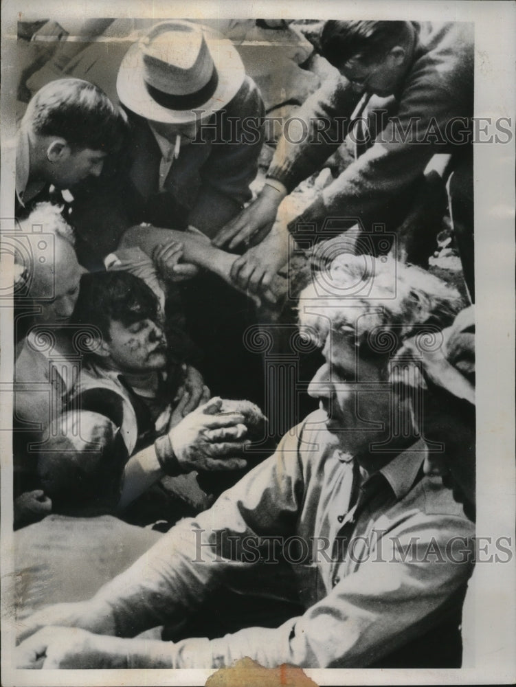 1947 Press Photo Harold Betterly rescued from cave-in in Hazleton, PA